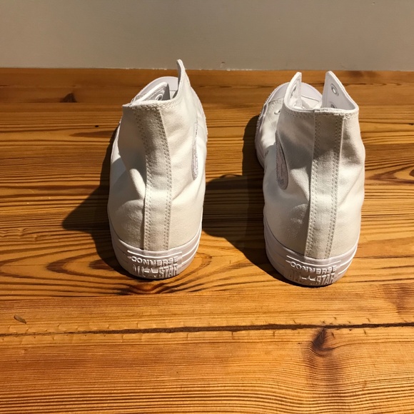 Mens Converse, All White, High Top 11.5 Sneakers! - Picture 3 of 5